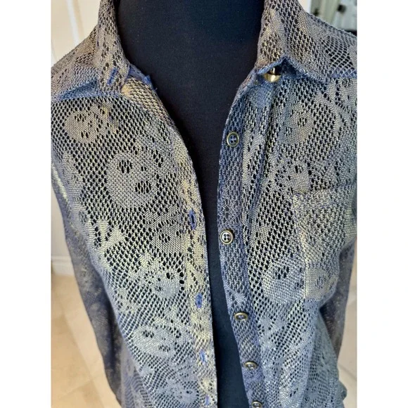 Ladies Medium Black/White Checkered‎ Skull Lace Back Button Up Collared Shirt - Picture 4 of 11